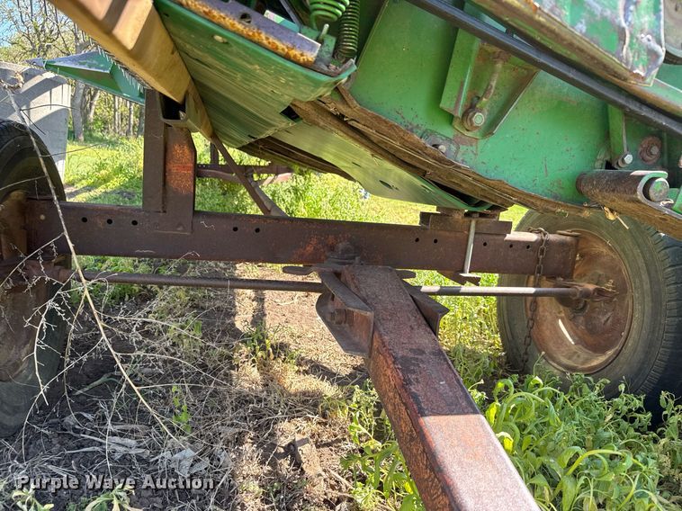 image for item EQ1439 1990 John Deere 920 flex head