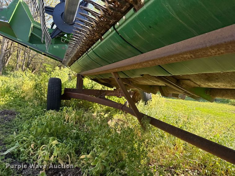 image for item EQ1439 1990 John Deere 920 flex head