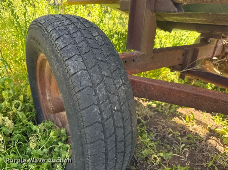 image for item EQ1439 1990 John Deere 920 flex head