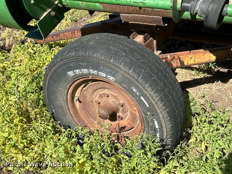 image for item EQ1439 1990 John Deere 920 flex head