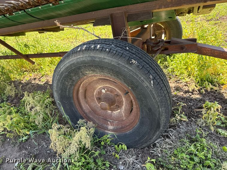 image for item EQ1439 1990 John Deere 920 flex head