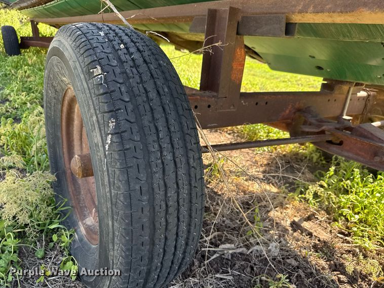 image for item EQ1439 1990 John Deere 920 flex head