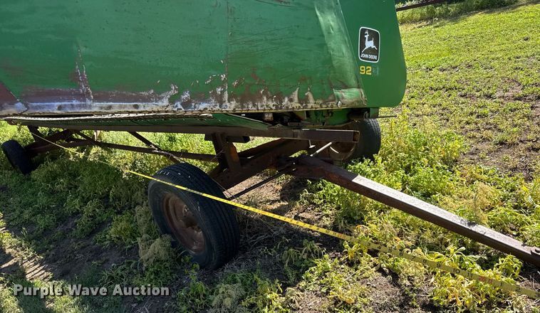 image for item EQ1439 1990 John Deere 920 flex head