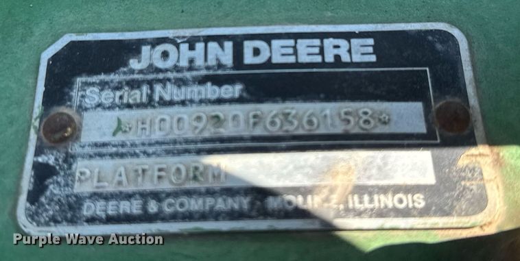 image for item EQ1439 1990 John Deere 920 flex head
