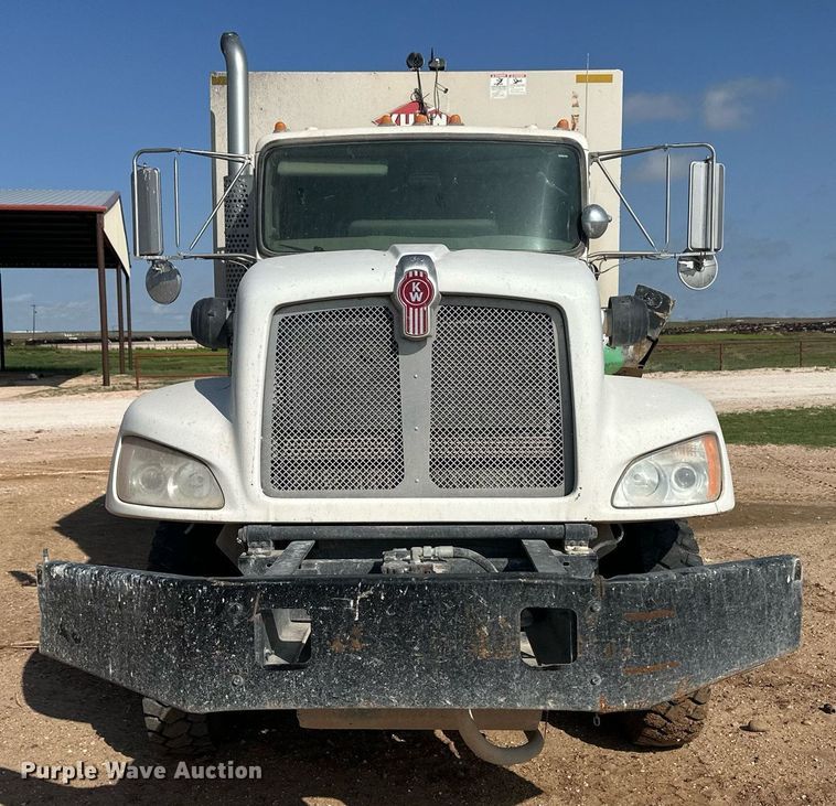 image for item EQ4661 2012 Kenworth T400 feed mixer truck