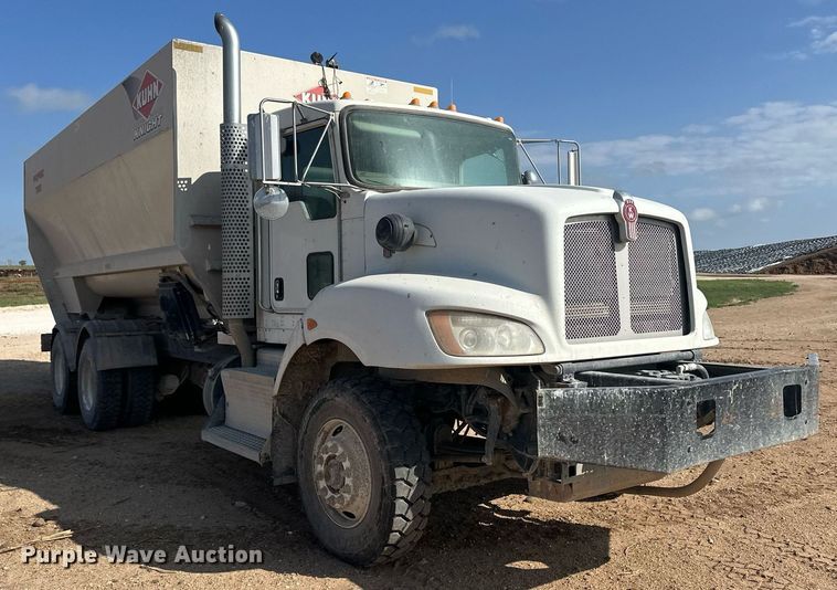 image for item EQ4661 2012 Kenworth T400 feed mixer truck