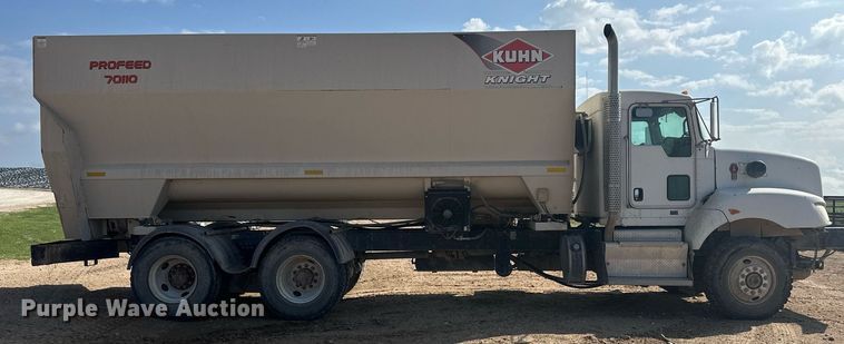 image for item EQ4661 2012 Kenworth T400 feed mixer truck