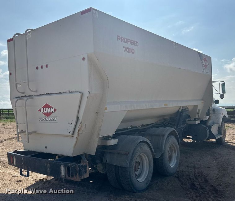 image for item EQ4661 2012 Kenworth T400 feed mixer truck