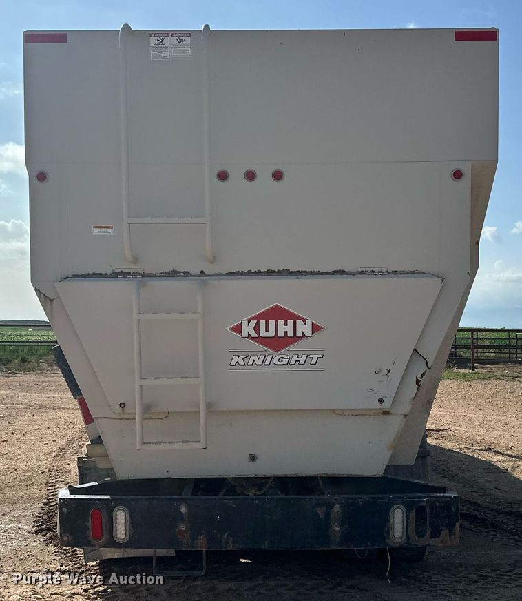 image for item EQ4661 2012 Kenworth T400 feed mixer truck