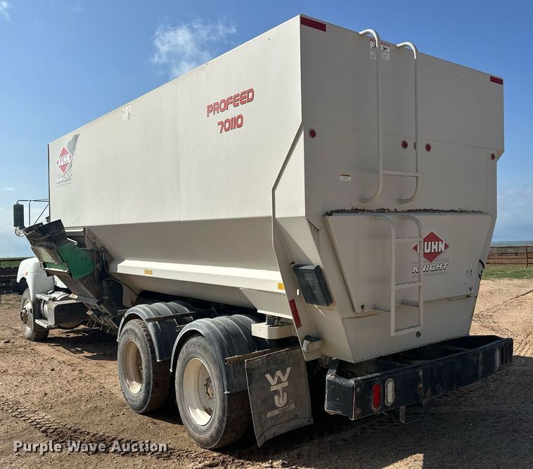 image for item EQ4661 2012 Kenworth T400 feed mixer truck