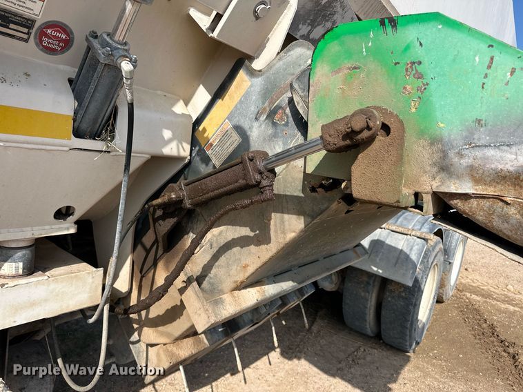 image for item EQ4661 2012 Kenworth T400 feed mixer truck