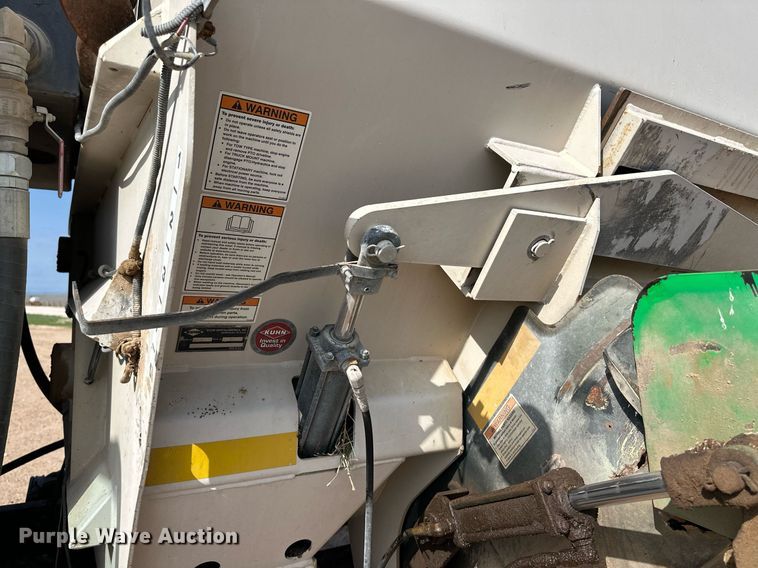 image for item EQ4661 2012 Kenworth T400 feed mixer truck