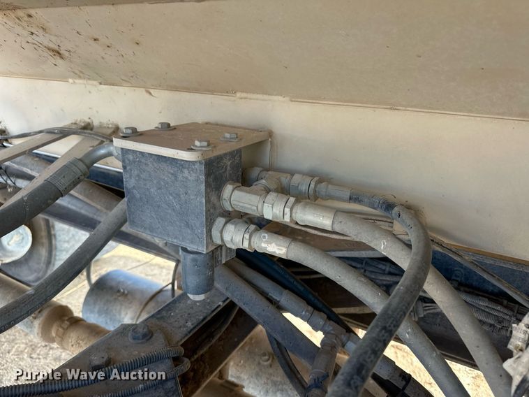 image for item EQ4661 2012 Kenworth T400 feed mixer truck