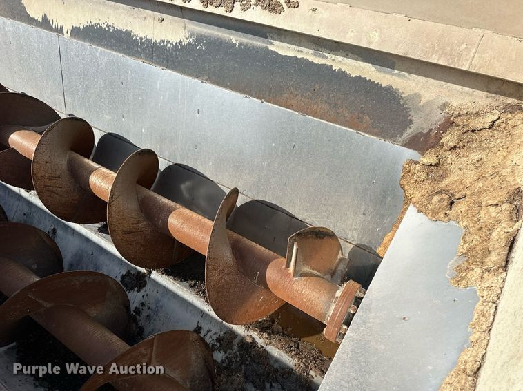 image for item EQ4661 2012 Kenworth T400 feed mixer truck