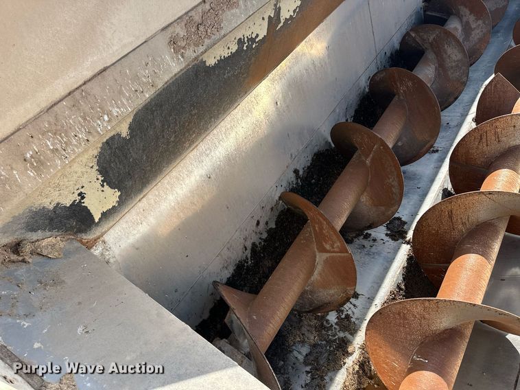 image for item EQ4661 2012 Kenworth T400 feed mixer truck