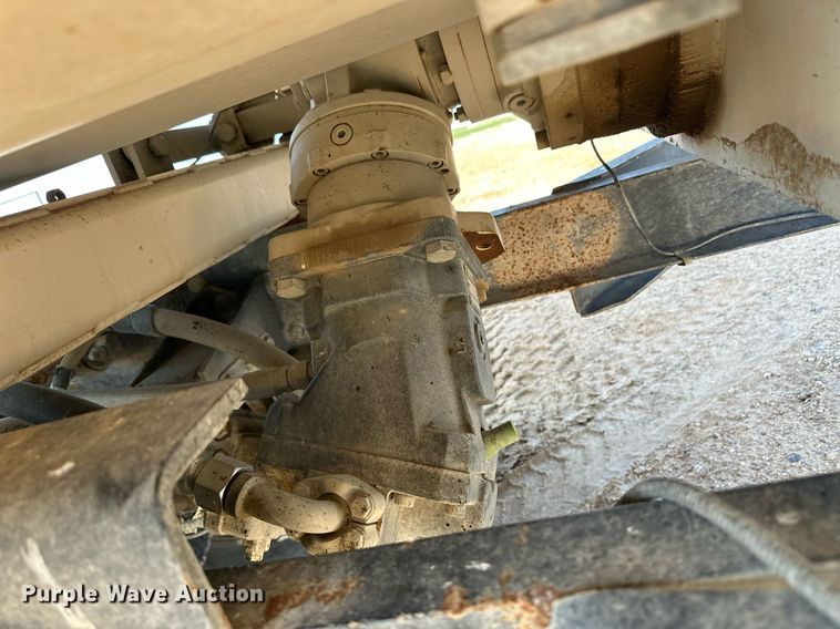 image for item EQ4661 2012 Kenworth T400 feed mixer truck