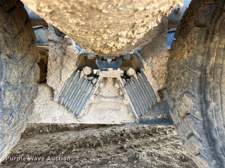 image for item EQ4661 2012 Kenworth T400 feed mixer truck