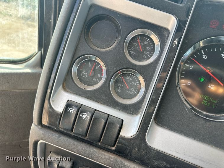 image for item EQ4661 2012 Kenworth T400 feed mixer truck