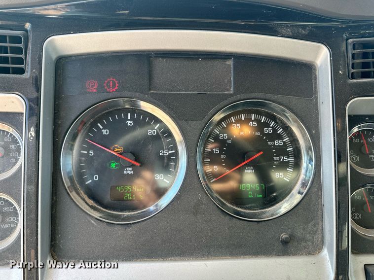 image for item EQ4661 2012 Kenworth T400 feed mixer truck