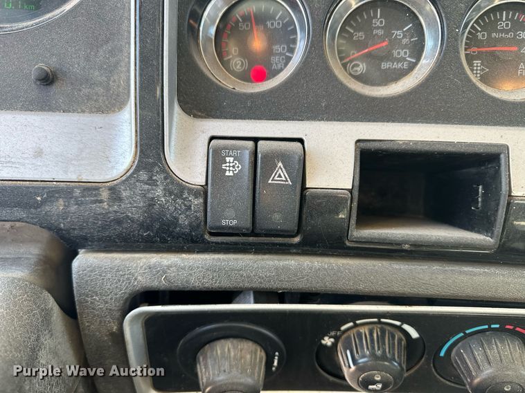 image for item EQ4661 2012 Kenworth T400 feed mixer truck