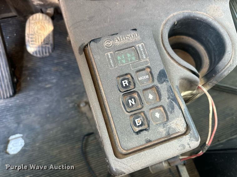 image for item EQ4661 2012 Kenworth T400 feed mixer truck