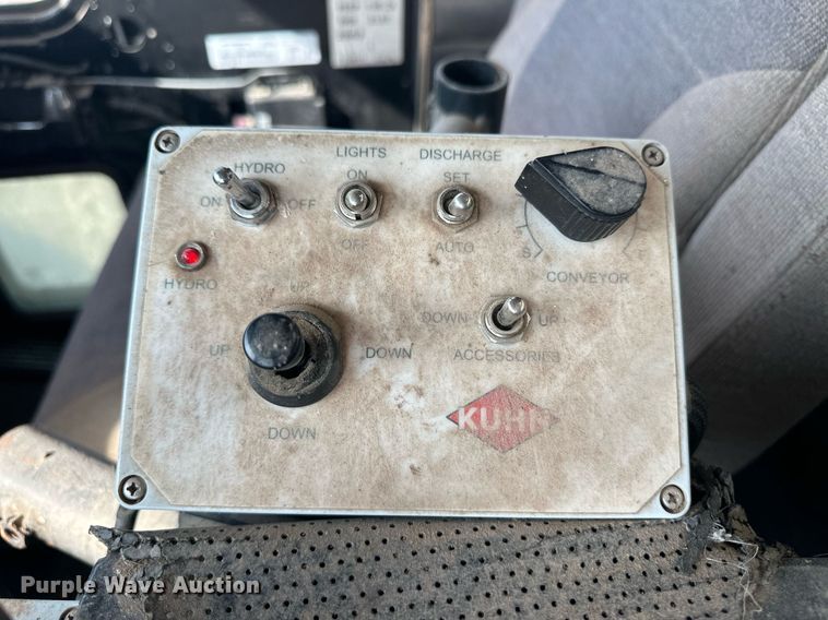 image for item EQ4661 2012 Kenworth T400 feed mixer truck