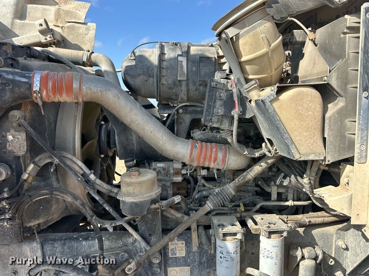 image for item EQ4661 2012 Kenworth T400 feed mixer truck