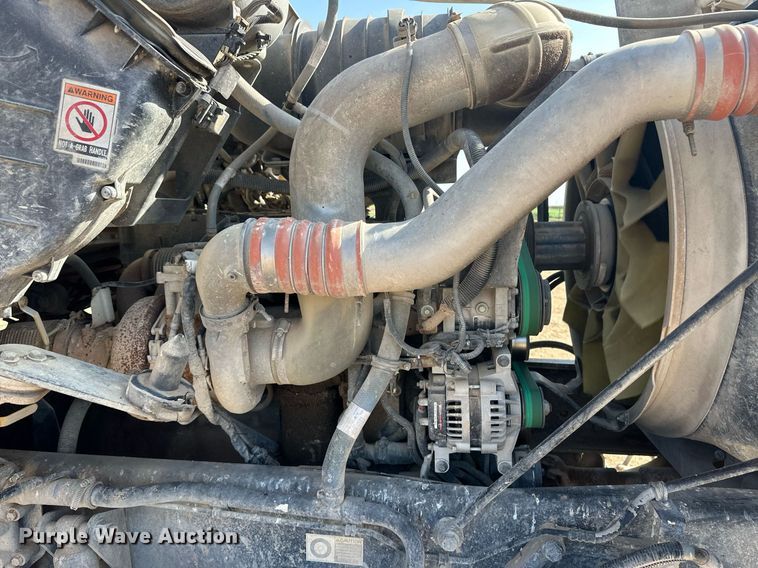 image for item EQ4661 2012 Kenworth T400 feed mixer truck