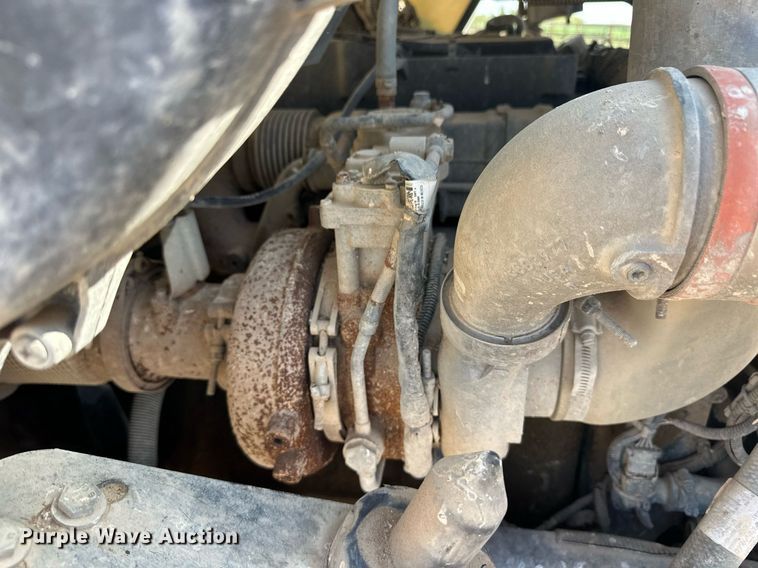 image for item EQ4661 2012 Kenworth T400 feed mixer truck