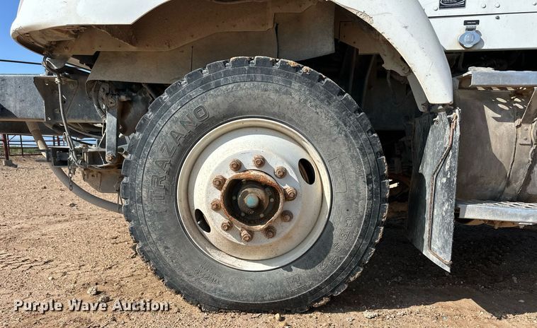 image for item EQ4661 2012 Kenworth T400 feed mixer truck