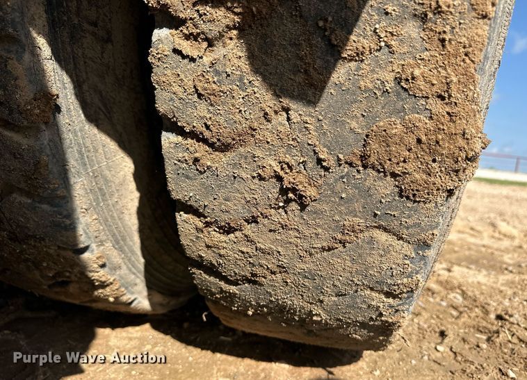 image for item EQ4661 2012 Kenworth T400 feed mixer truck