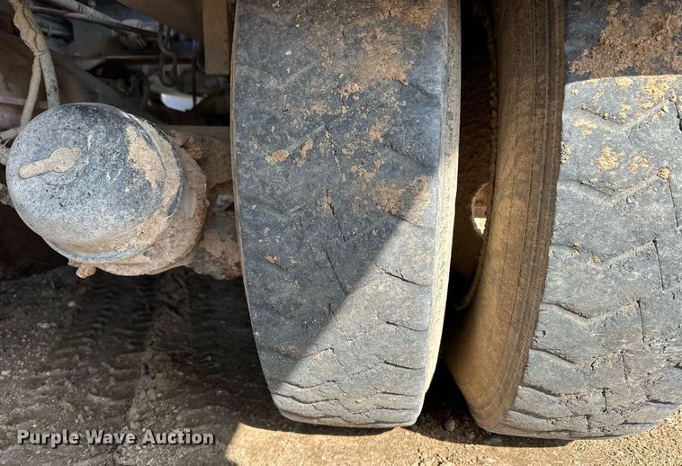 image for item EQ4661 2012 Kenworth T400 feed mixer truck