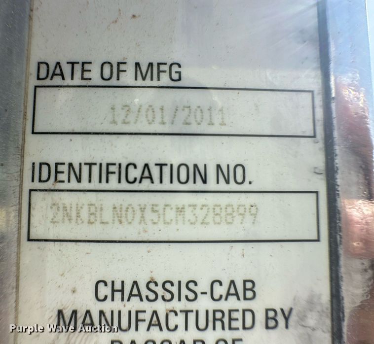 image for item EQ4661 2012 Kenworth T400 feed mixer truck