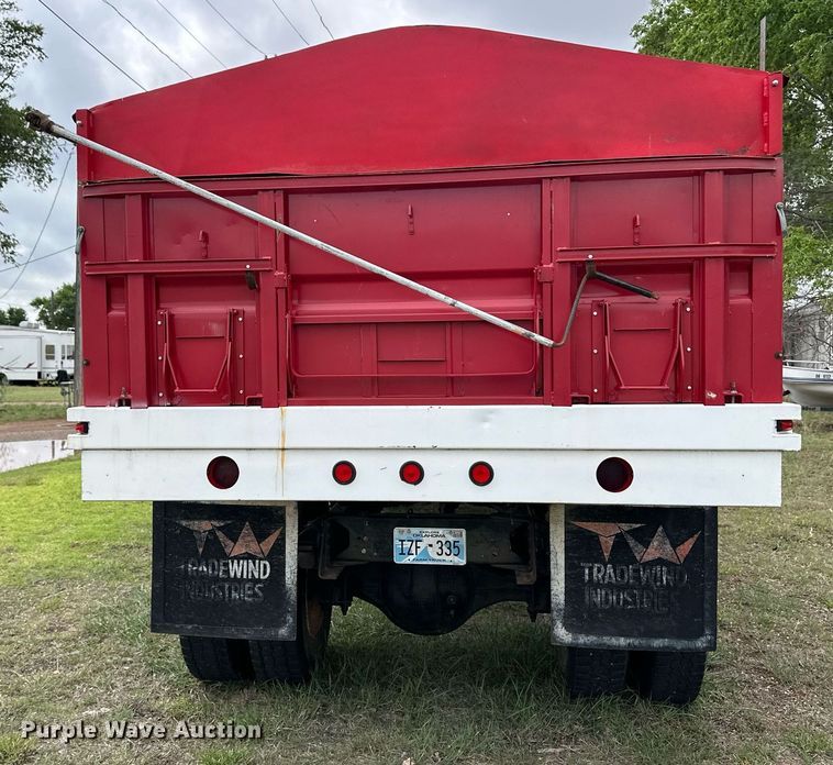 image for item EQ4665 1993 Chevrolet C7 TopKick grain truck