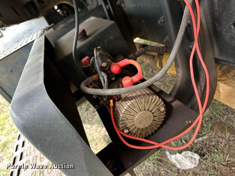 image for item EQ4665 1993 Chevrolet C7 TopKick grain truck