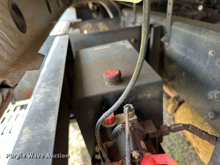 image for item EQ4665 1993 Chevrolet C7 TopKick grain truck