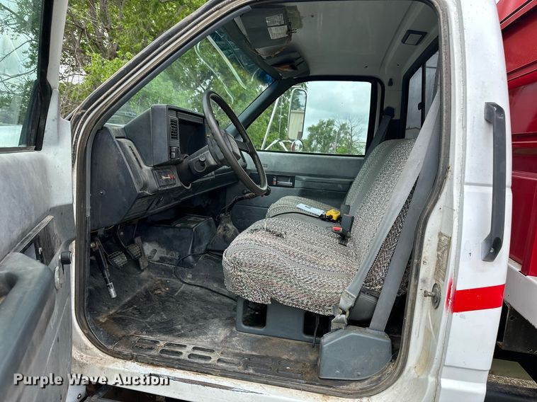 image for item EQ4665 1993 Chevrolet C7 TopKick grain truck