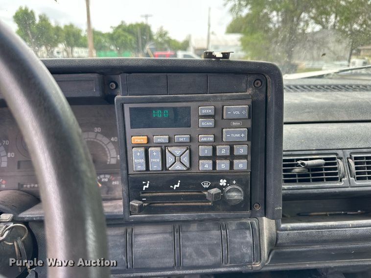 image for item EQ4665 1993 Chevrolet C7 TopKick grain truck