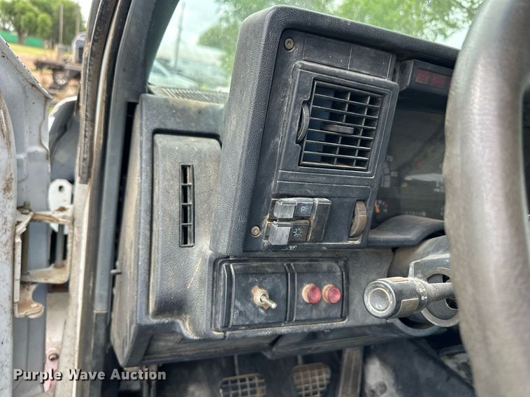 image for item EQ4665 1993 Chevrolet C7 TopKick grain truck