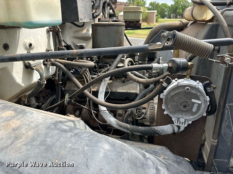 image for item EQ4665 1993 Chevrolet C7 TopKick grain truck