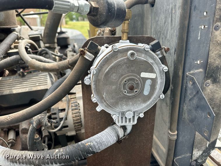 image for item EQ4665 1993 Chevrolet C7 TopKick grain truck