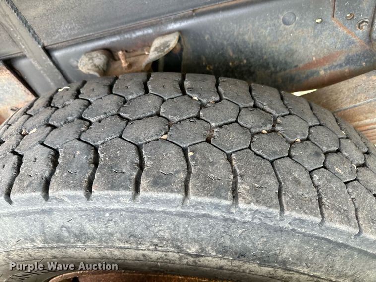 image for item EQ4665 1993 Chevrolet C7 TopKick grain truck