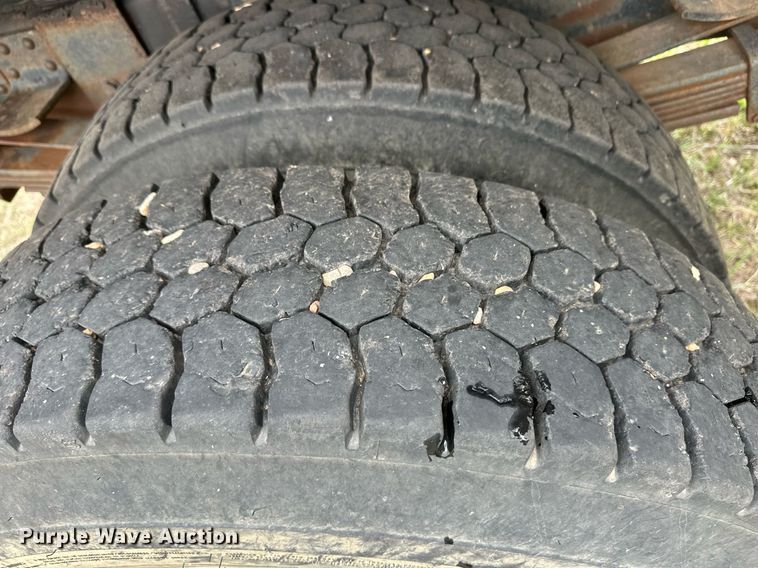 image for item EQ4665 1993 Chevrolet C7 TopKick grain truck