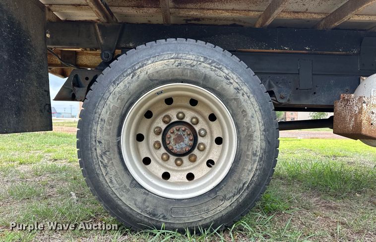 image for item EQ4665 1993 Chevrolet C7 TopKick grain truck