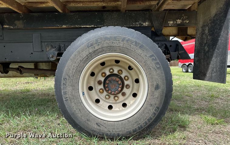 image for item EQ4665 1993 Chevrolet C7 TopKick grain truck