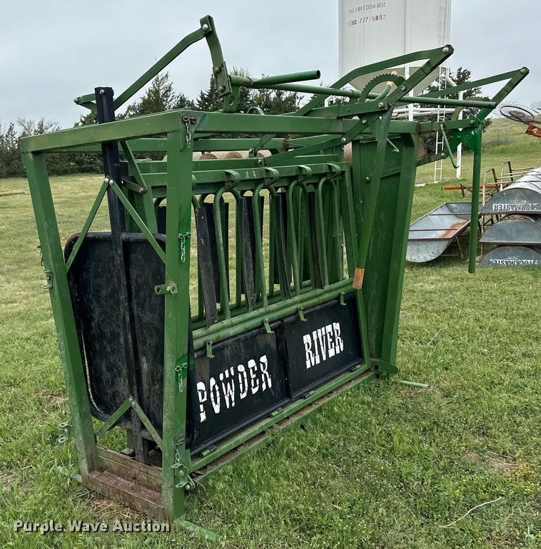 image for item EQ4668 Powder River livestock chute