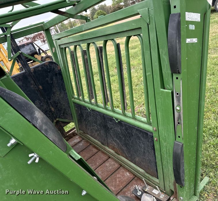 image for item EQ4668 Powder River livestock chute