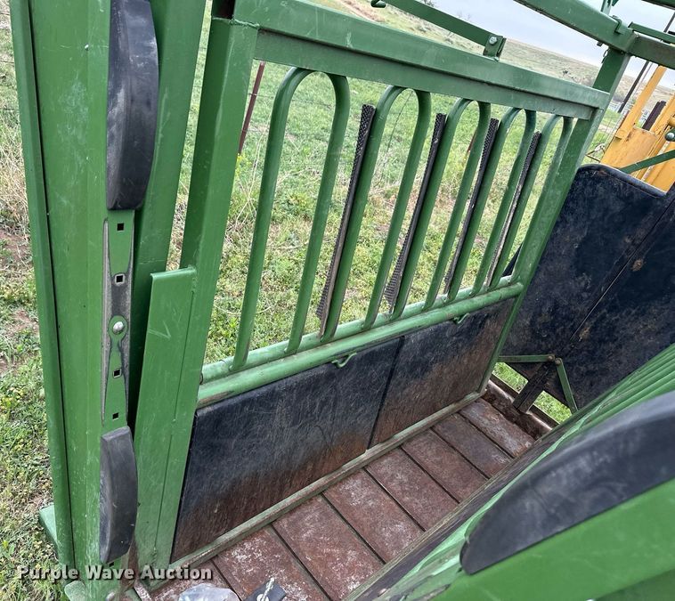 image for item EQ4668 Powder River livestock chute