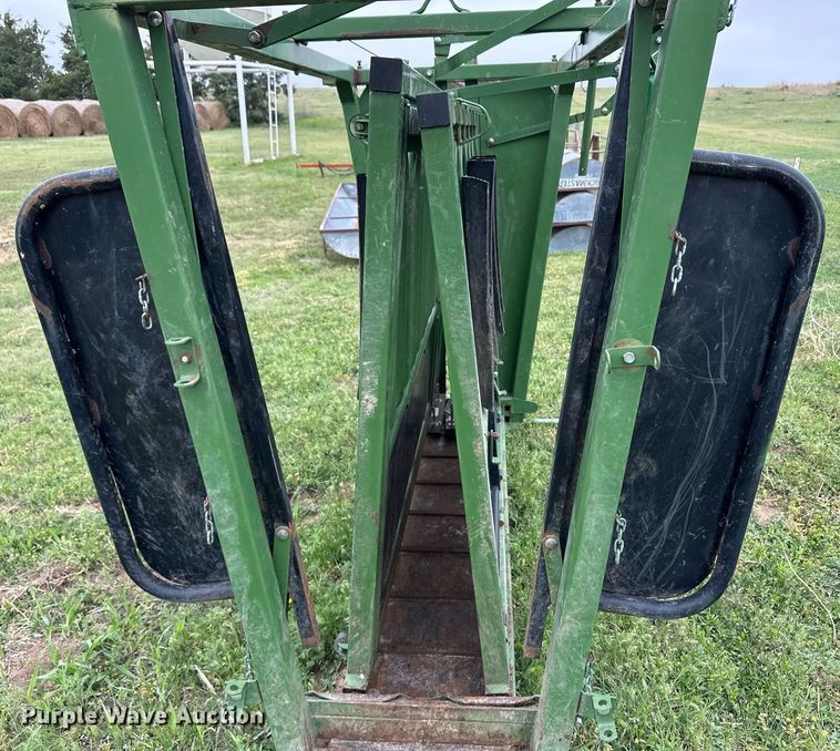 image for item EQ4668 Powder River livestock chute