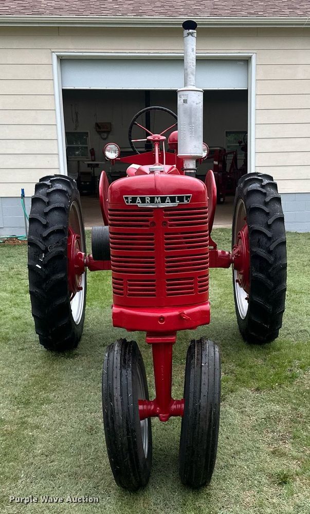 image for item EQ4708 1942 International Harvester Farmall H tractor
